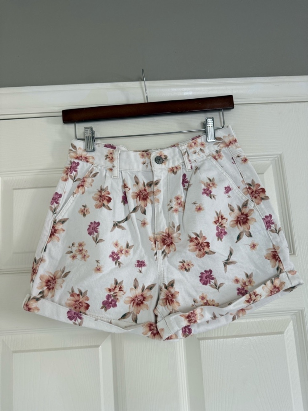 American Eagle White Floral Print Mom  Shorts Size 2 - Picture 5 of 8
